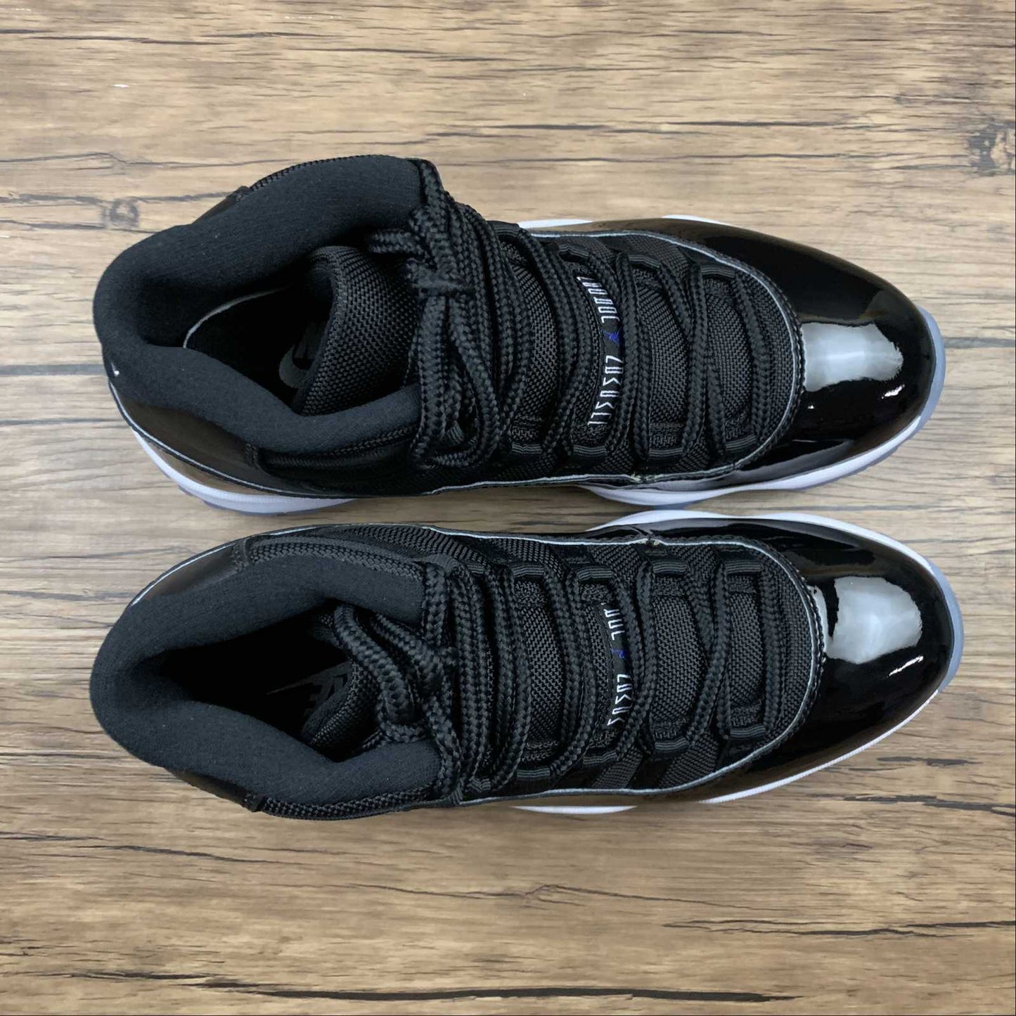 NIKE AIR JORDAN 11 RETRO AJ11